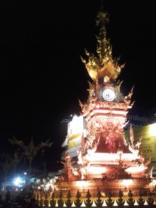 Die berühmte Uhr von Chiang Rai