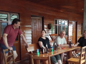 Ankunftsbier auf der Veranda unseres Guesthouse